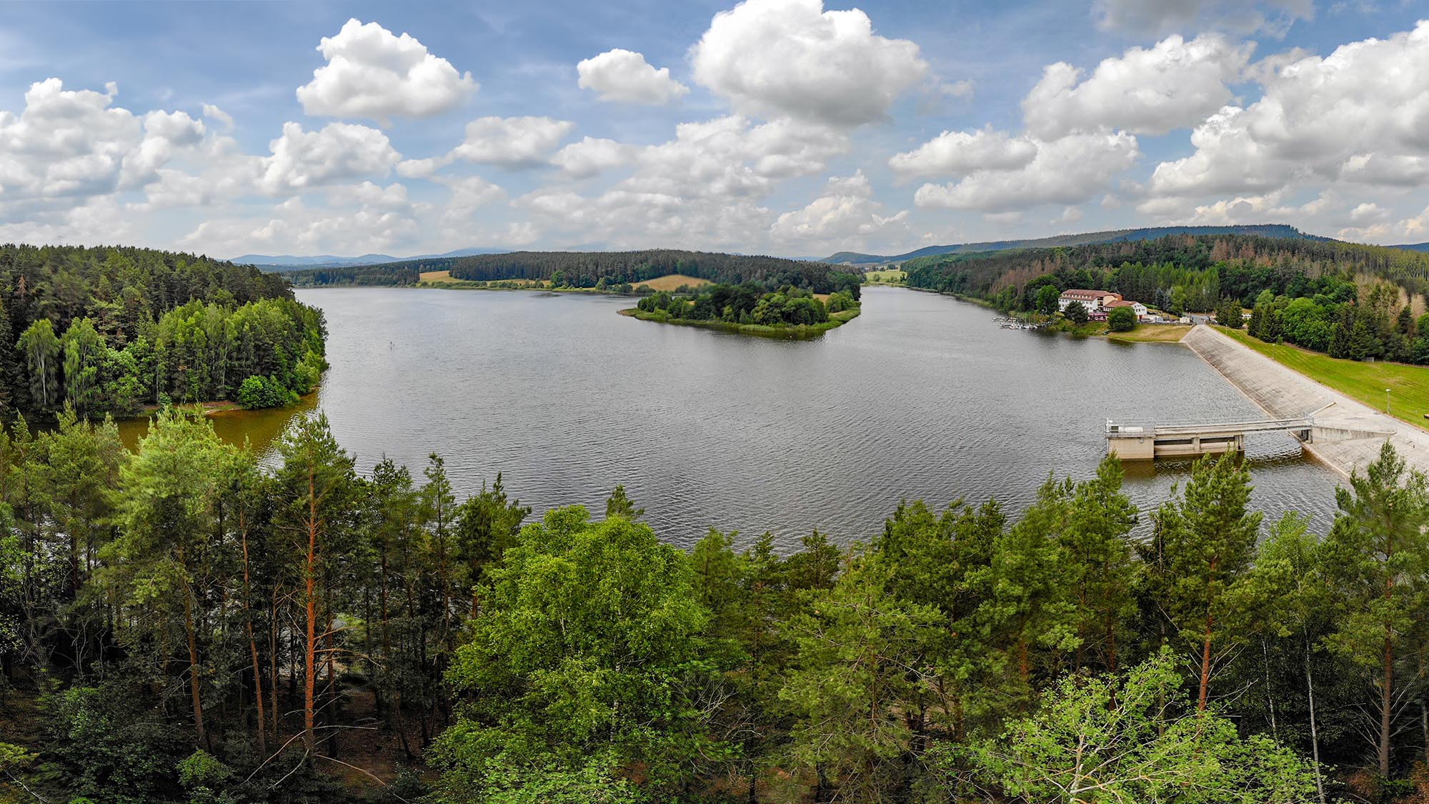 Hotel & Steakhouse RIVERDAM an der Talsperre Heyda