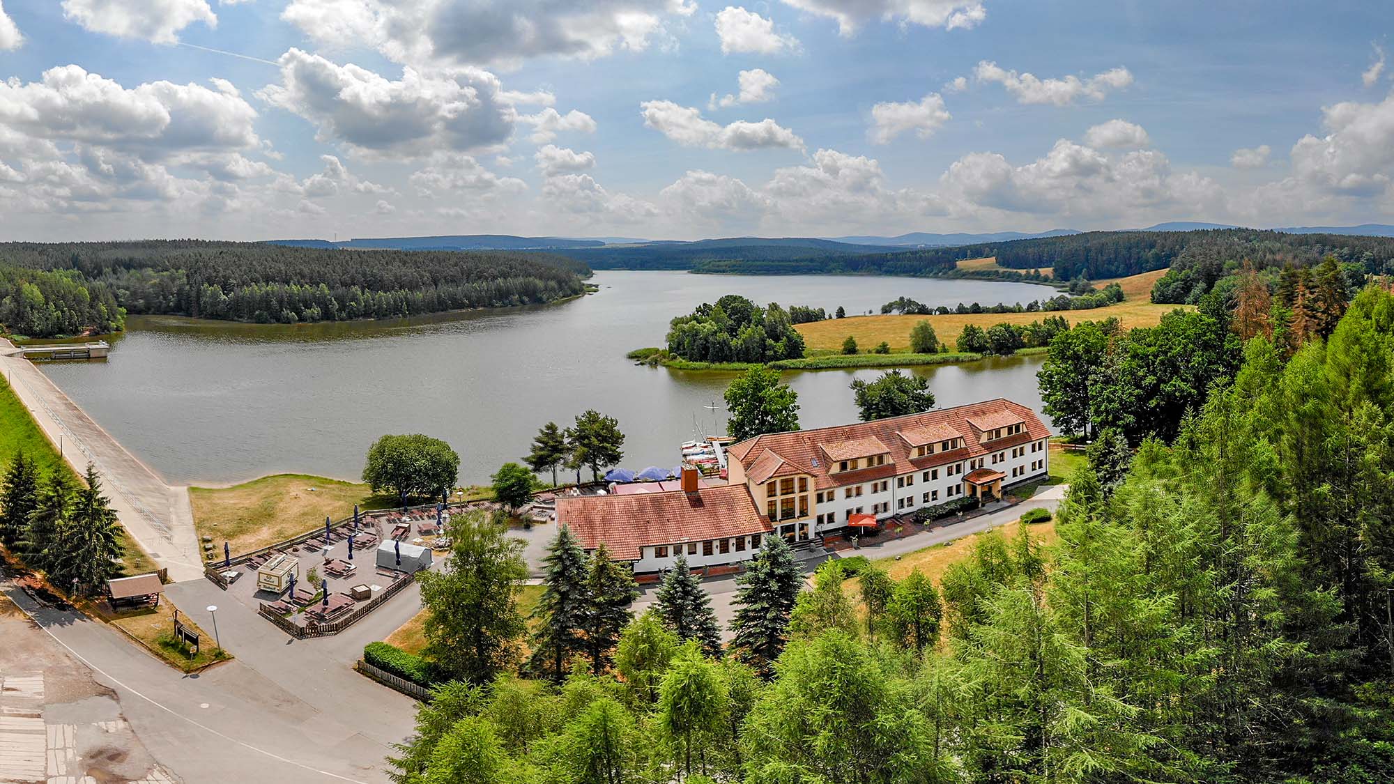 Hotel & Steakhouse RIVERDAM an der Talsperre Heyda